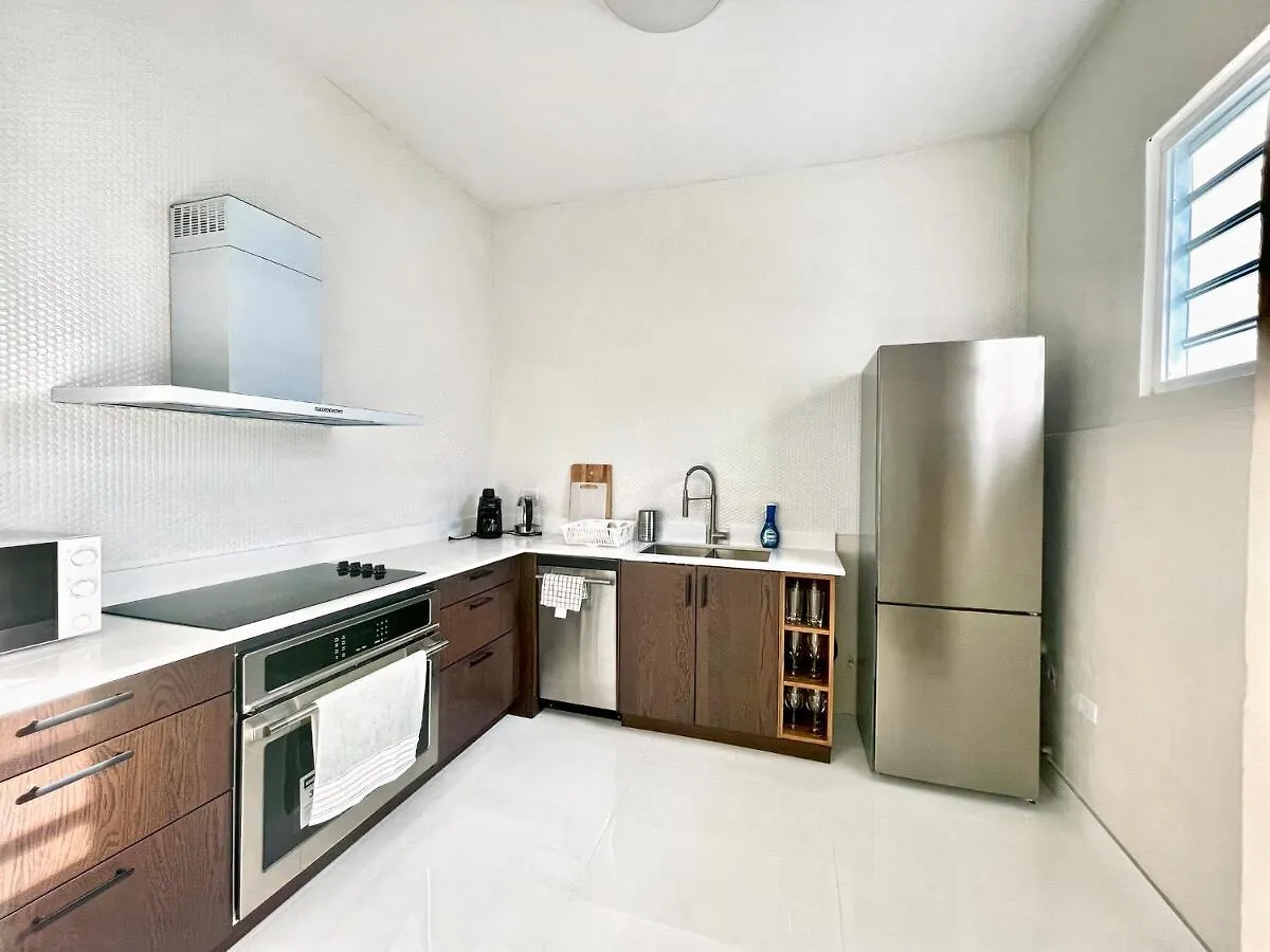 Breathtaking 3-Br Beachside Apt San Juan Apartment