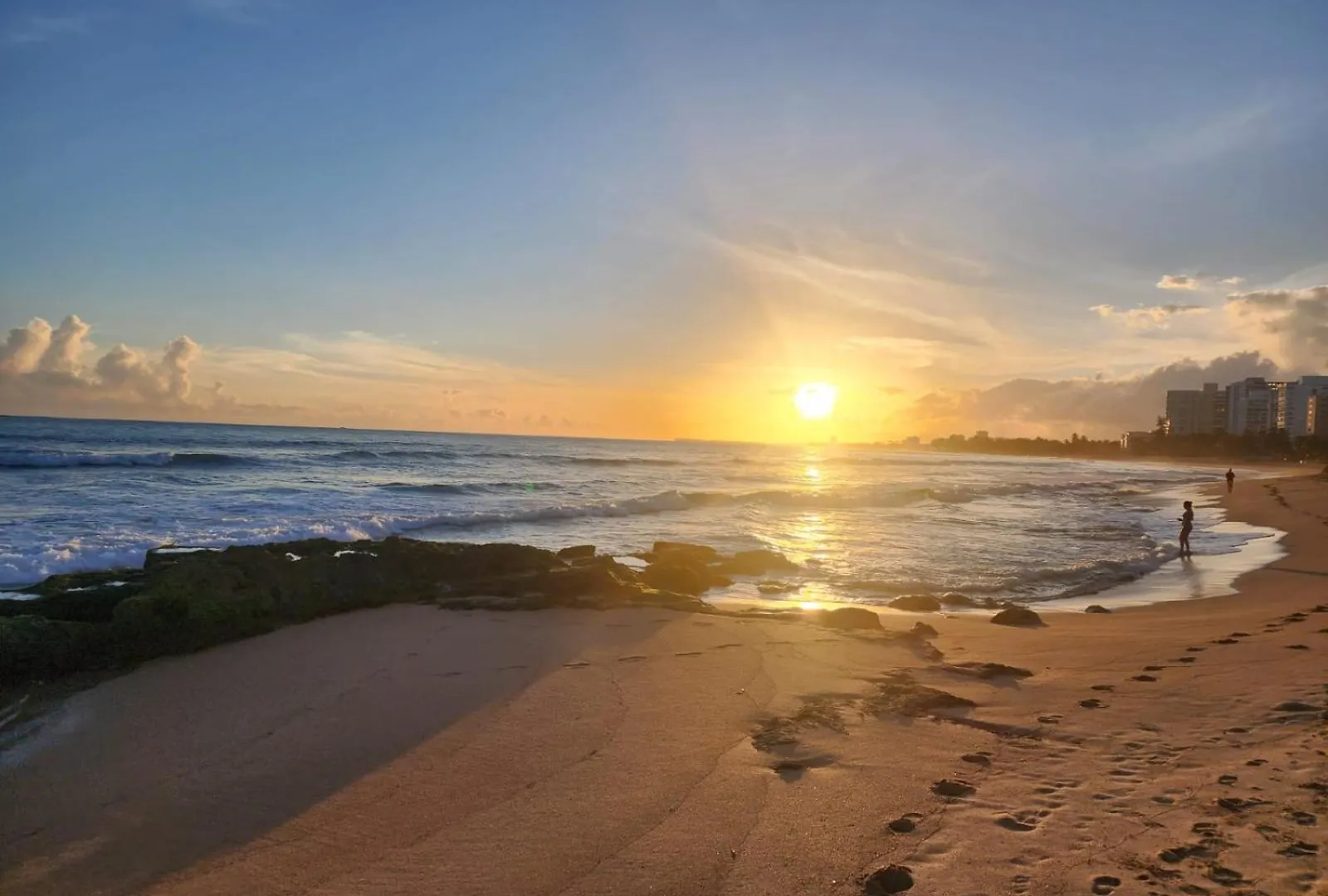 Breathtaking 3-Br Beachside Apt San Juan